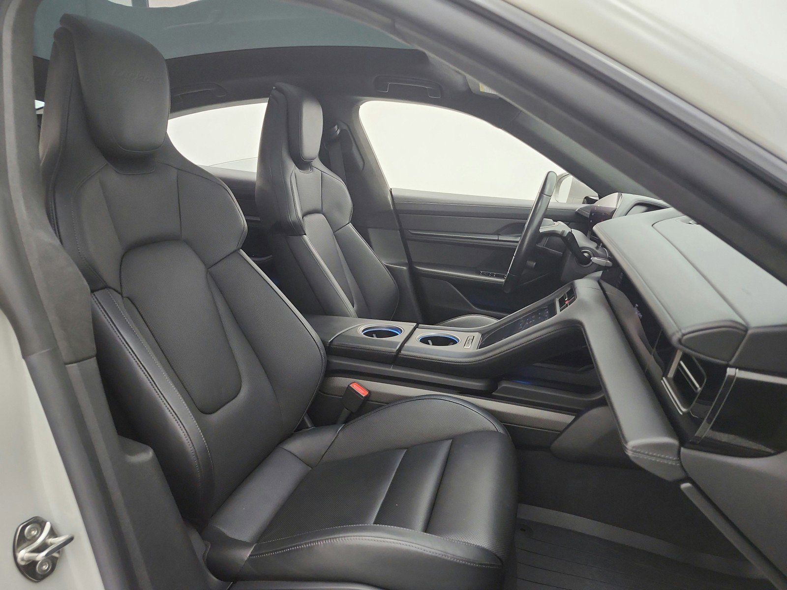 Used 2021 Porsche Taycan image 24