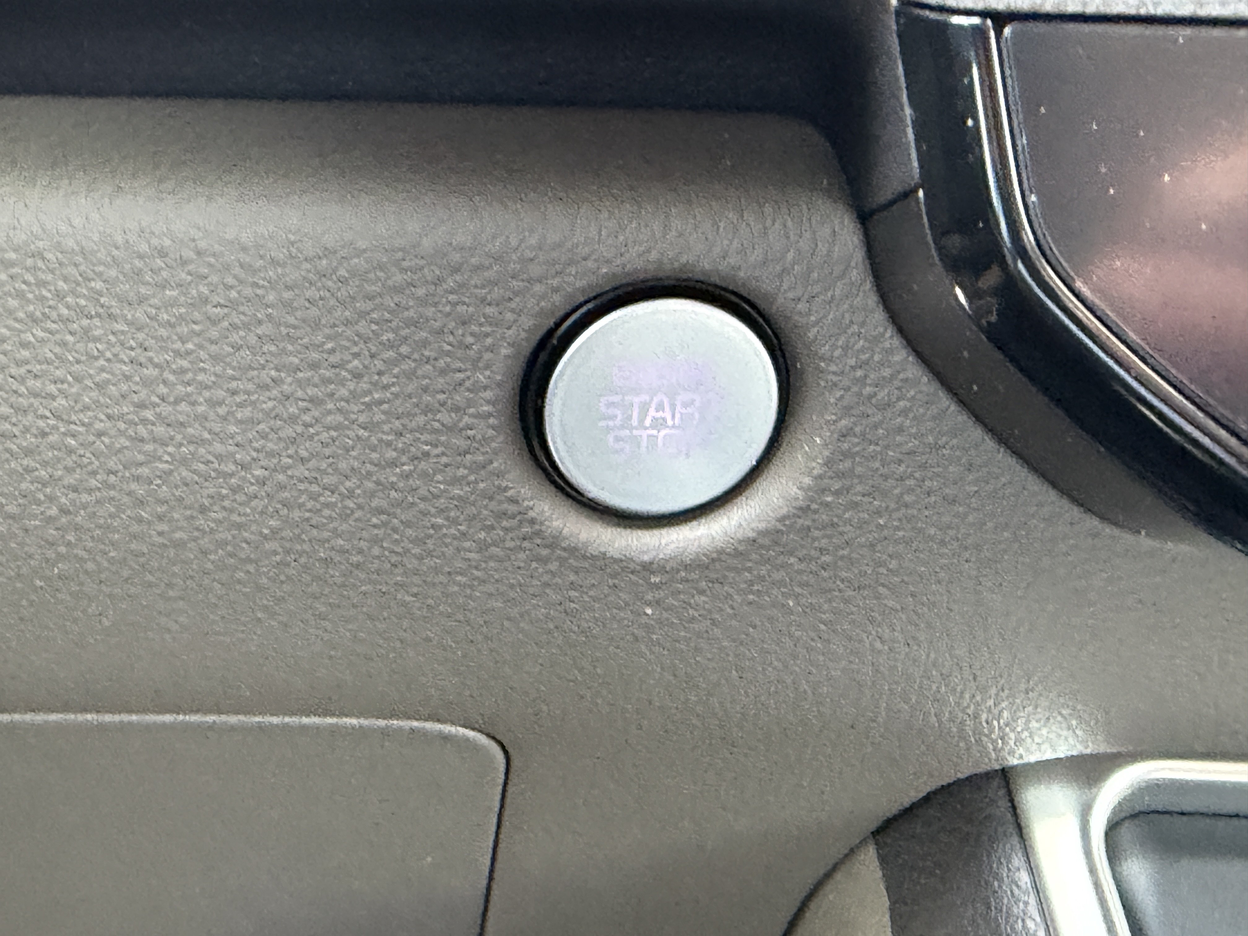 Certified 2025 Kia Carnival EX FWD image 21