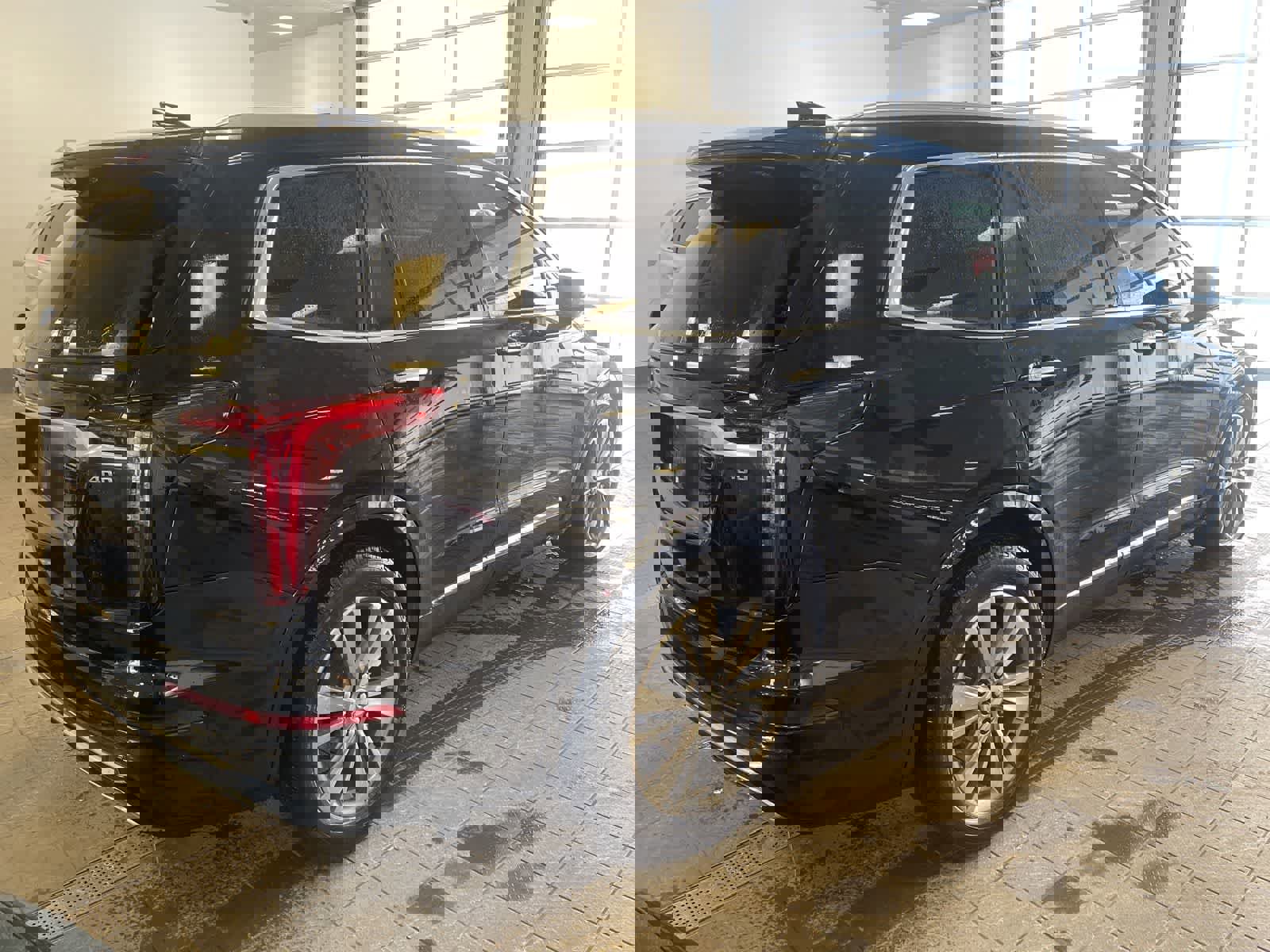 Used 2021 Cadillac XT6 Premium Luxury w/ LPO, Floor Liner Package image 3