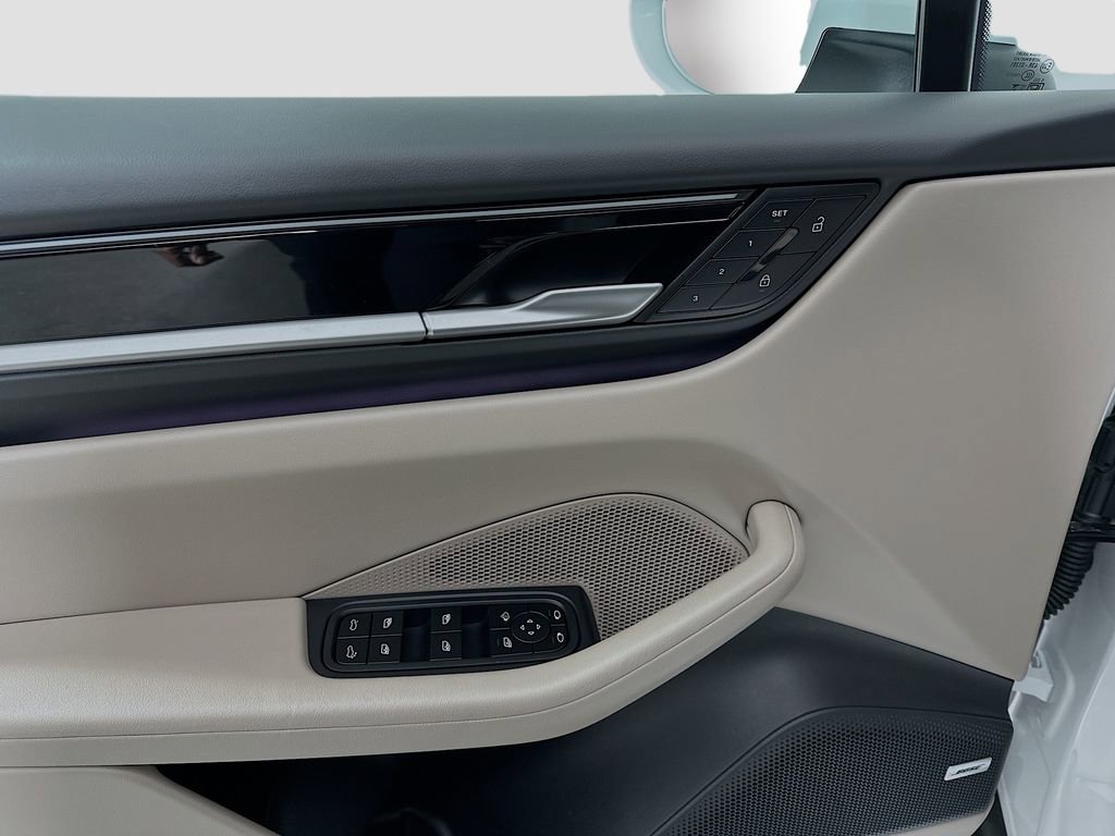 Certified 2025 Porsche Macan Electric image 20