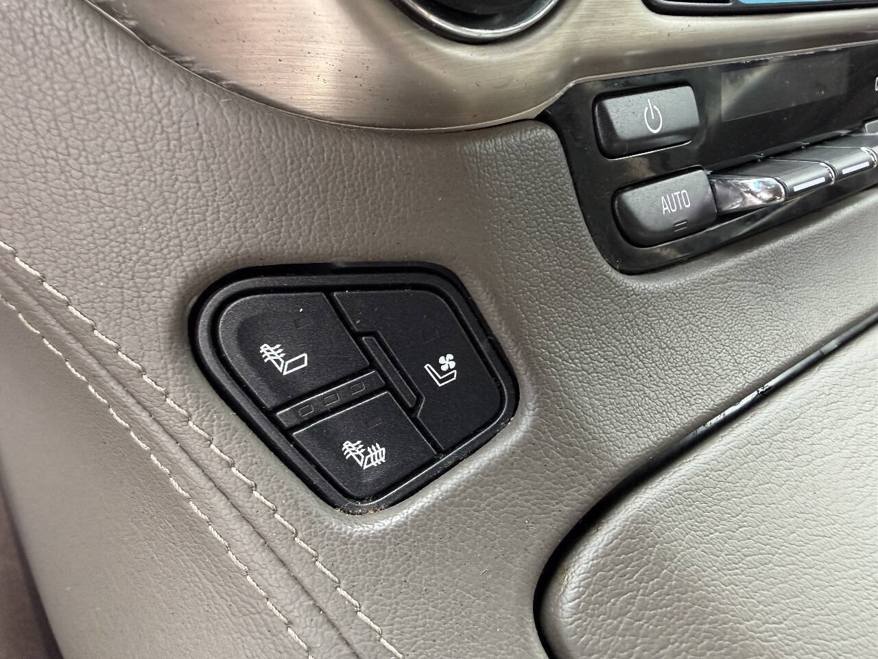 Used 2019 GMC Yukon XL Denali AWD/4WD image 26