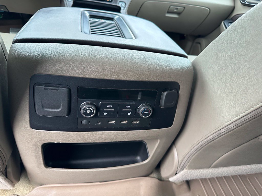Used 2018 Chevrolet Suburban Premier AWD/4WD image 23