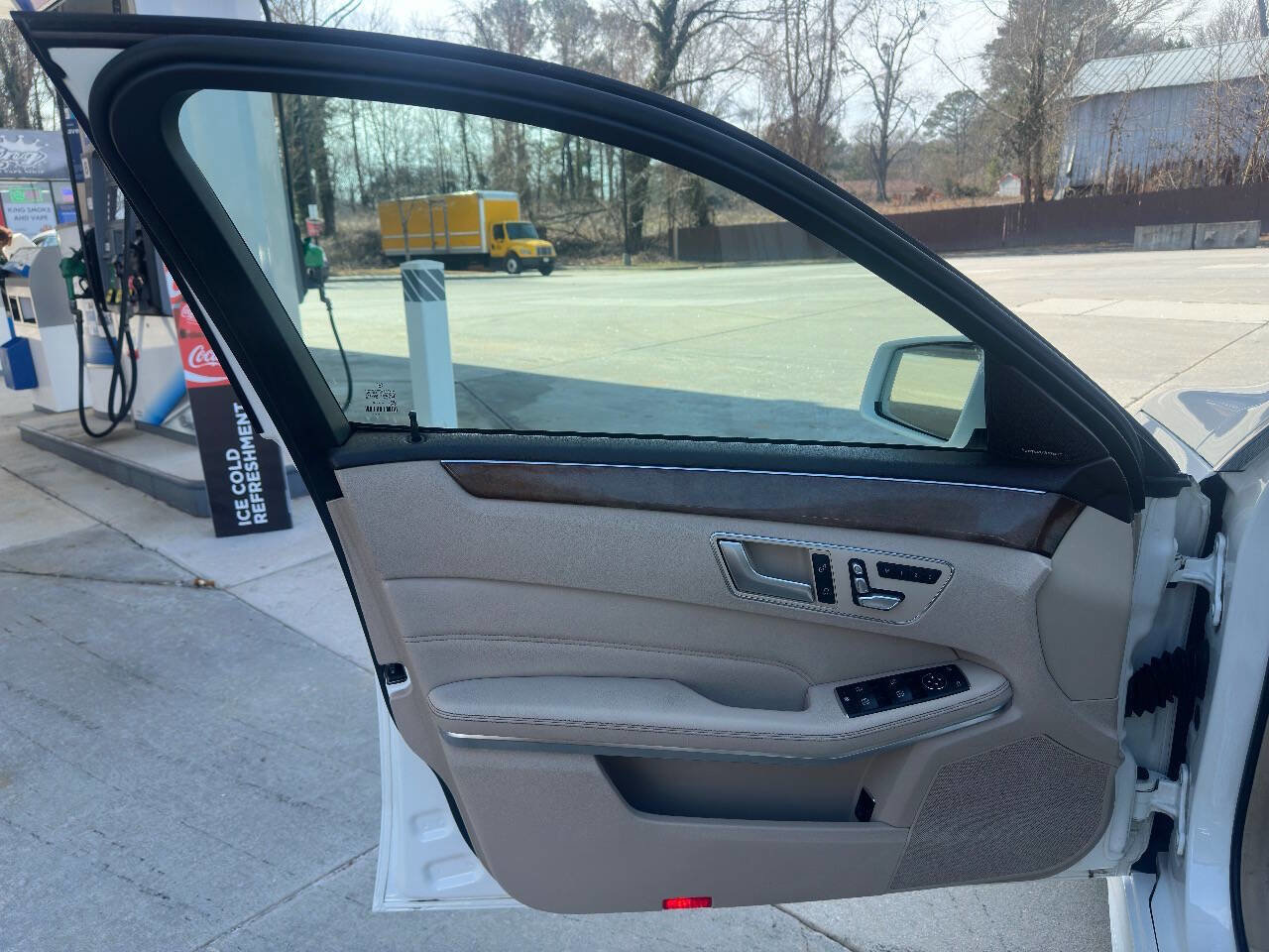 Used 2014 Mercedes-Benz E 350 4MATIC Sedan image 20