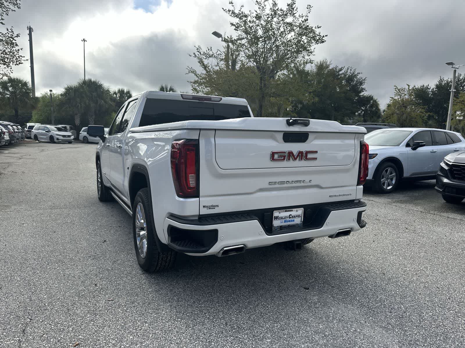 Used 2023 GMC Sierra 1500 Denali w/ Technology Package AWD/4WD image 3
