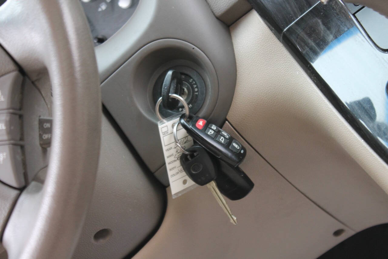 Used 2012 Kia Sedona EX w/ Luxury Pkg FWD image 31