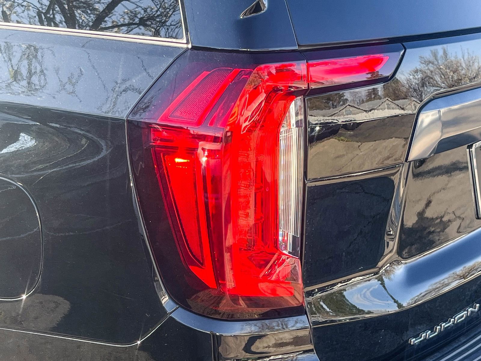 Used 2023 GMC Yukon XL AT4 w/ AT4 Premium Plus Package image 8