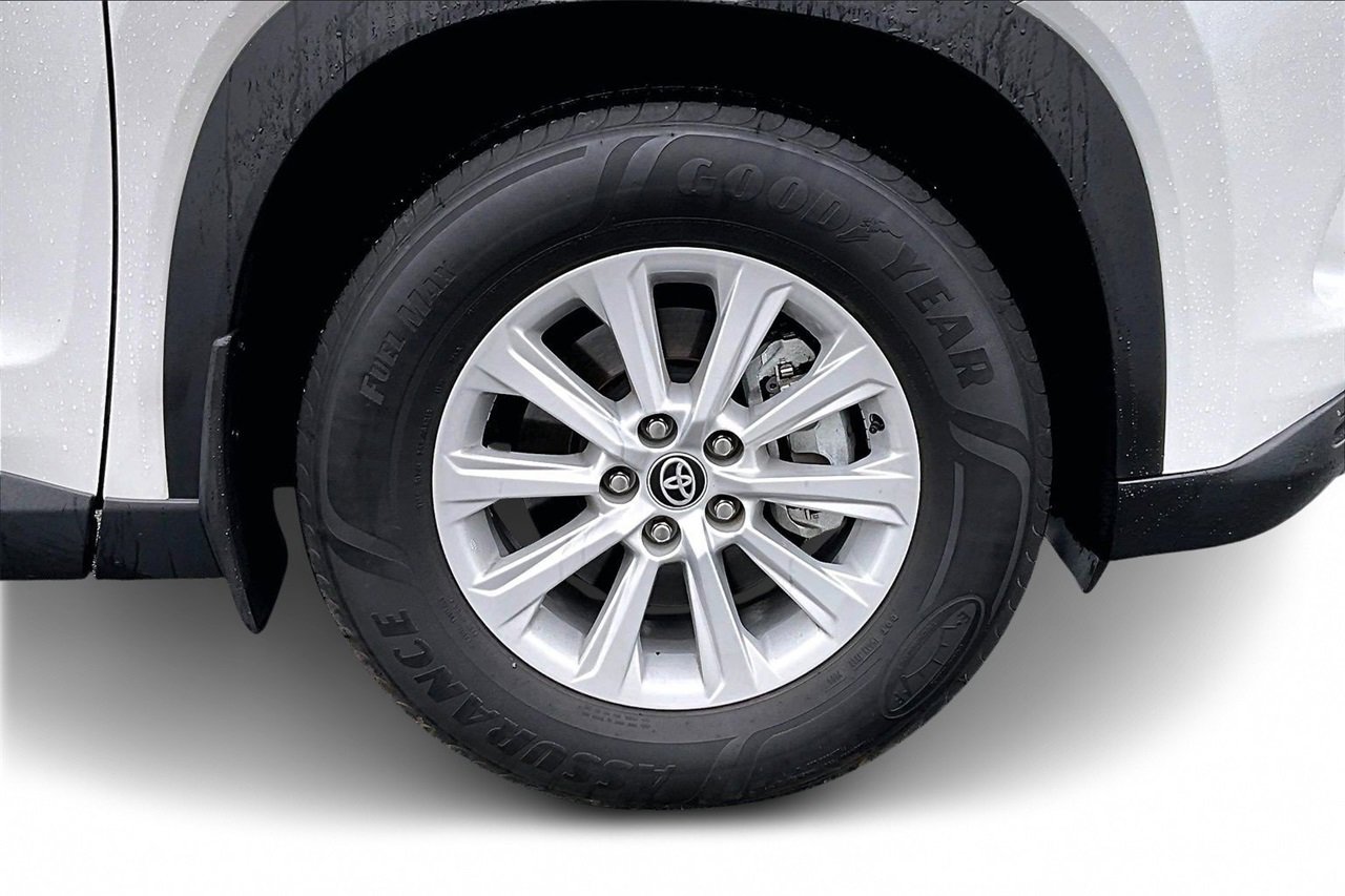 Used 2024 Toyota Grand Highlander Limited image 32