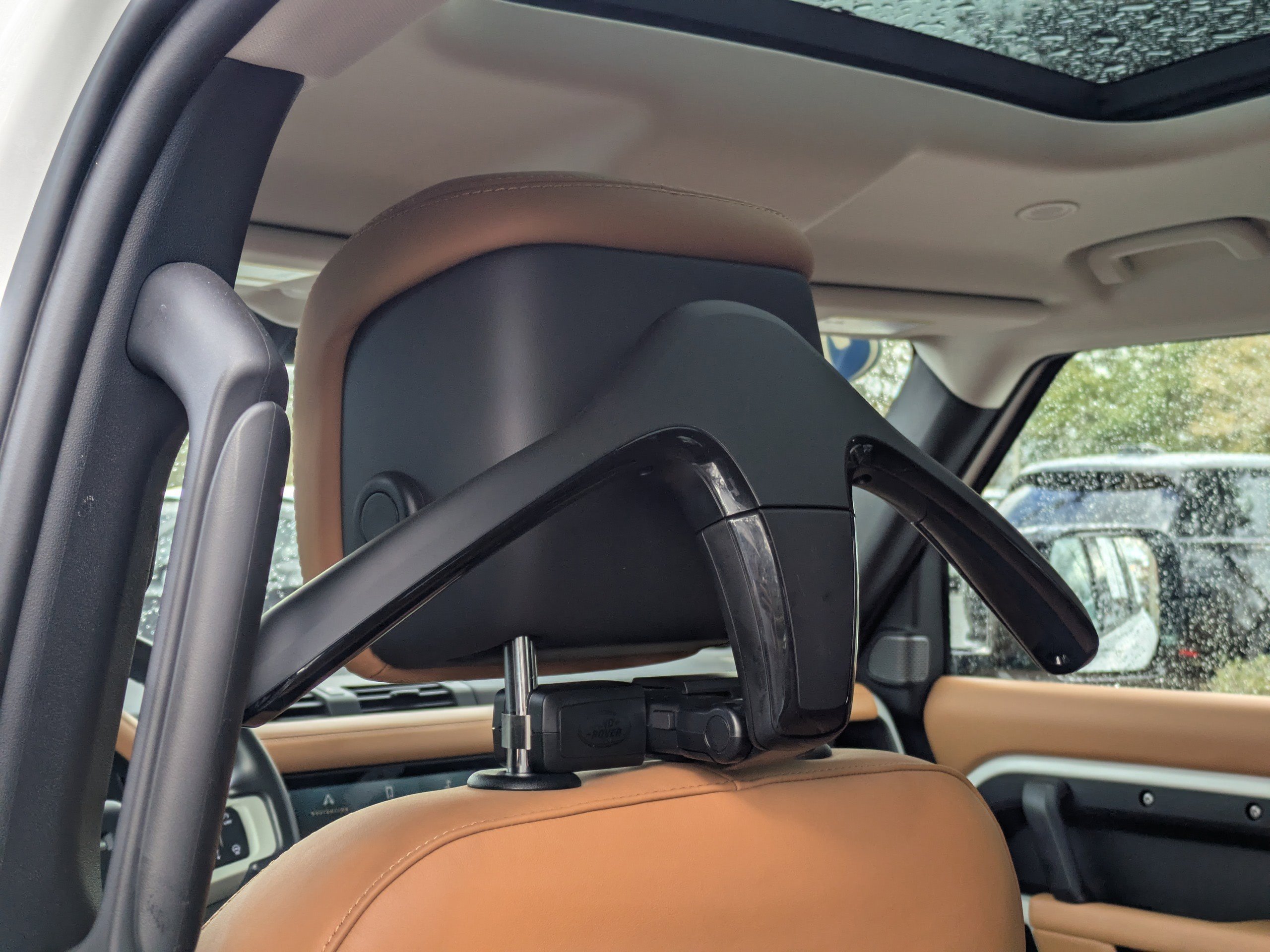 Used 2024 Land Rover Defender 110 SE image 14