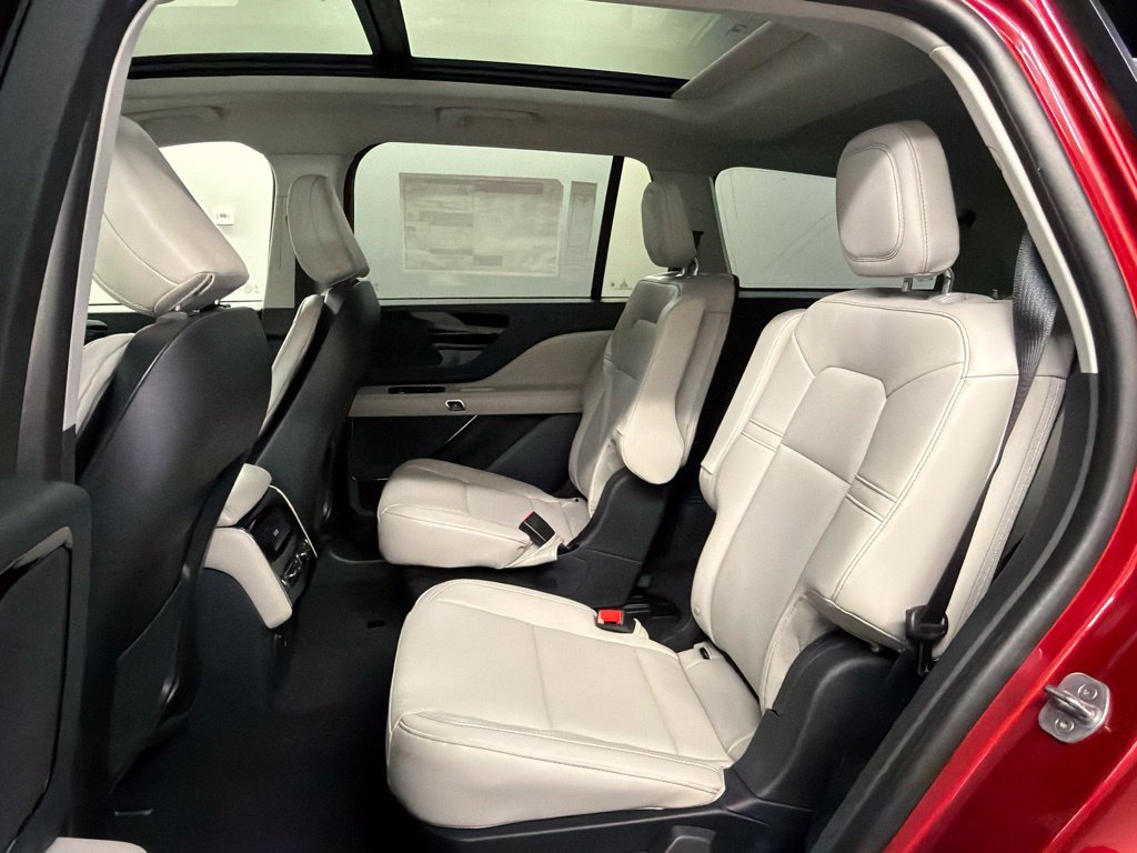 New 2027 Lincoln Aviator AWD image 37