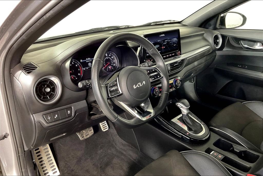 Used 2023 Kia Forte GT-Line w/ GT-Line Premium Package image 14