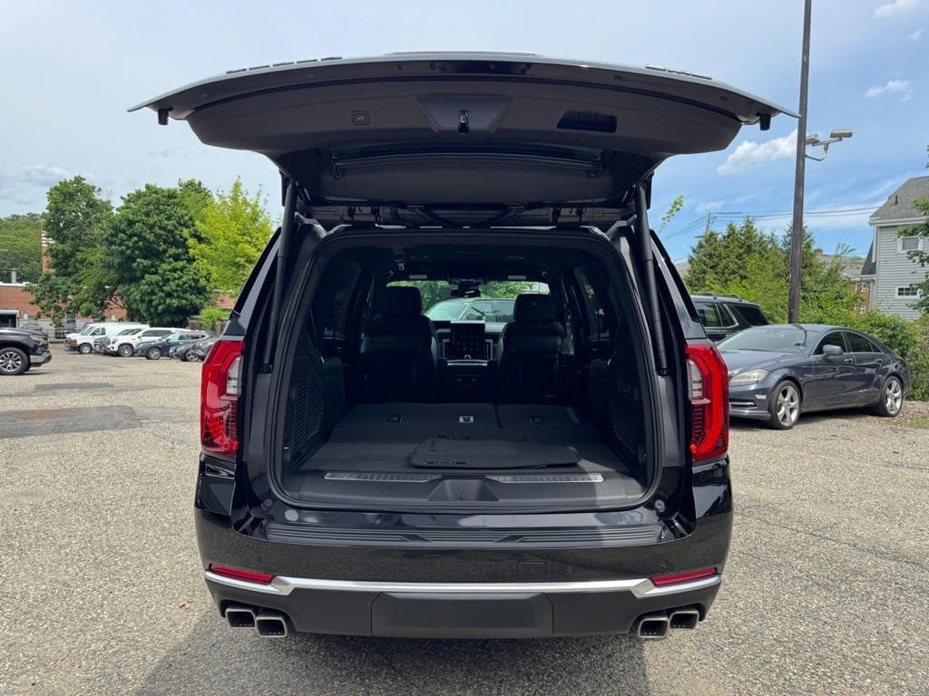 Used 2026 GMC Yukon Denali AWD/4WD image 6