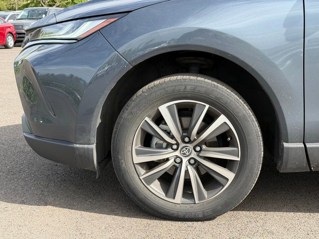 Used 2023 Toyota Venza LE AWD/4WD image 9