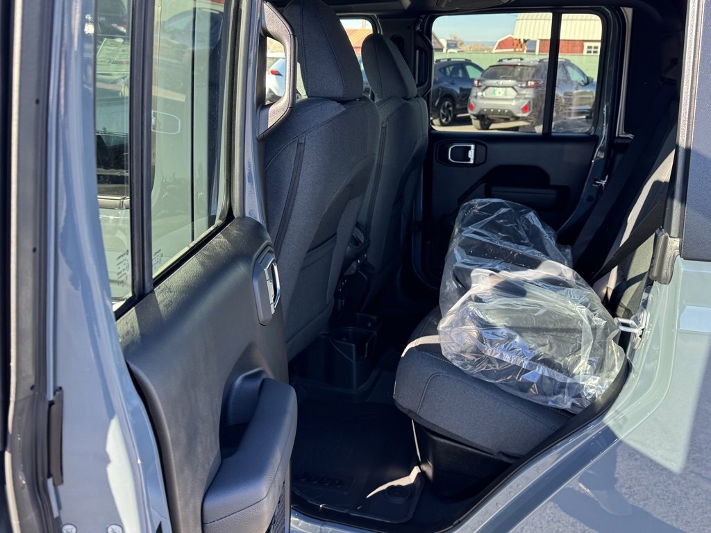 New 2025 Jeep Gladiator Sport image 13