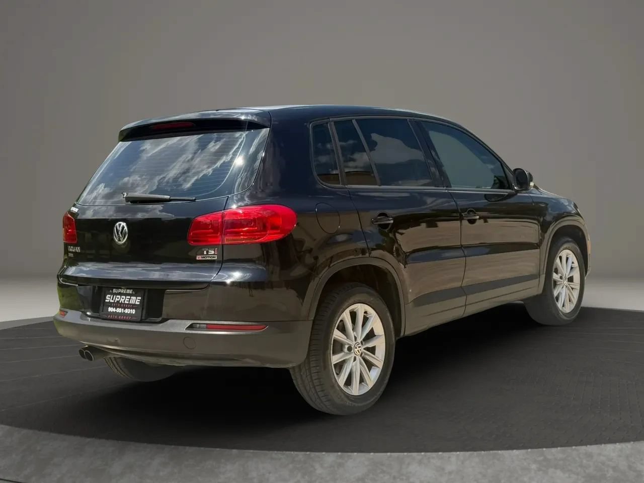 Used 2017 Volkswagen Tiguan Limited w/ Alloy Wheels Package AWD/4WD image 3