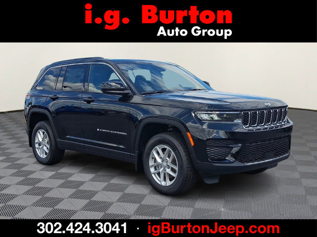 New 2026 Jeep Grand Cherokee Laredo w/ MOPAR Finishing Package AWD/4WD image 1