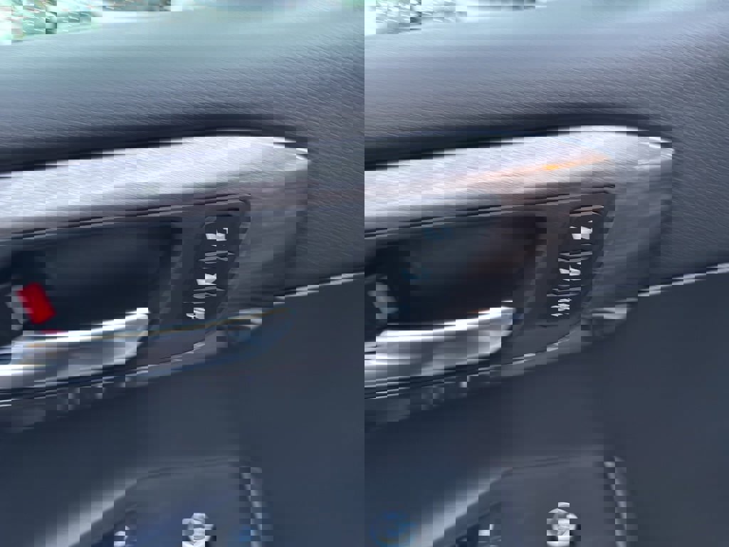 Used 2021 Toyota Highlander Limited image 11