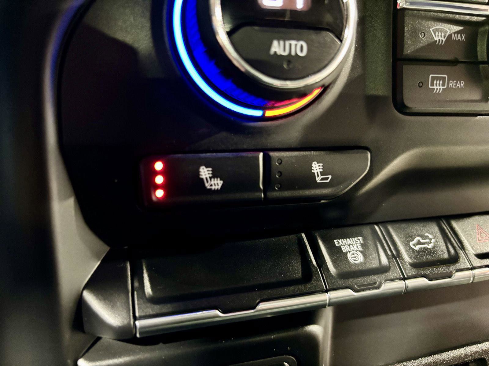 Used 2020 Chevrolet Silverado 3500 LT w/ Convenience Package image 10