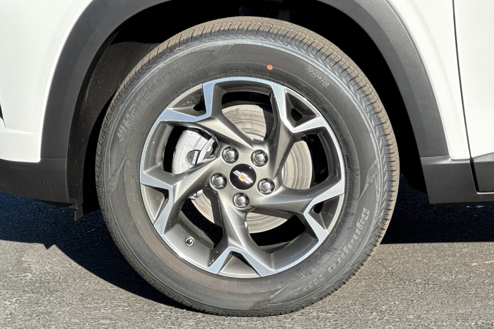 New 2026 Chevrolet Trax LT w/ LT Convenience Package FWD image 24
