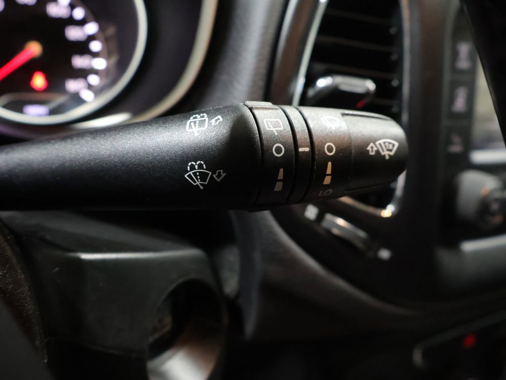 Used 2018 Jeep Compass Latitude w/ Cold Weather Group image 36