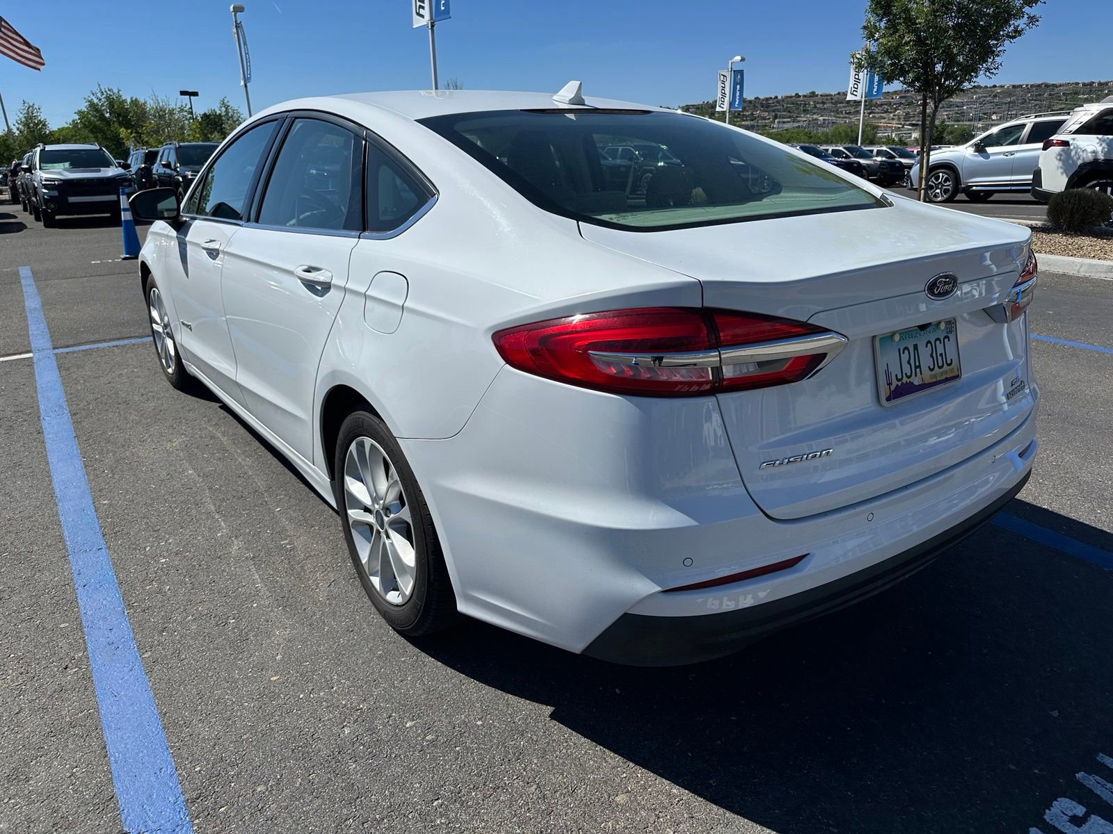Used 2019 Ford Fusion SE FWD image 3