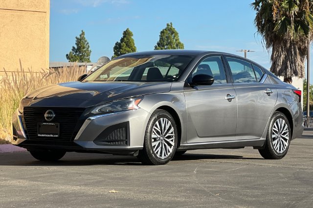 Used 2024 Nissan Altima 2.5 SV FWD image 8