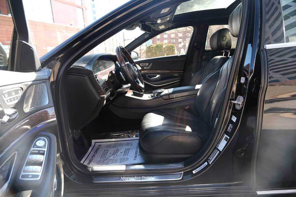 Used 2018 Mercedes-Benz S 560 4MATIC Sedan w/ Premium Package image 17