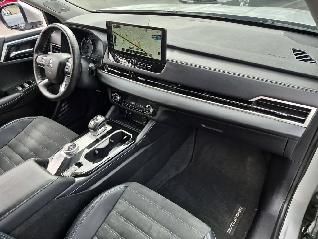 Used 2025 Mitsubishi Outlander SE AWD/4WD image 32