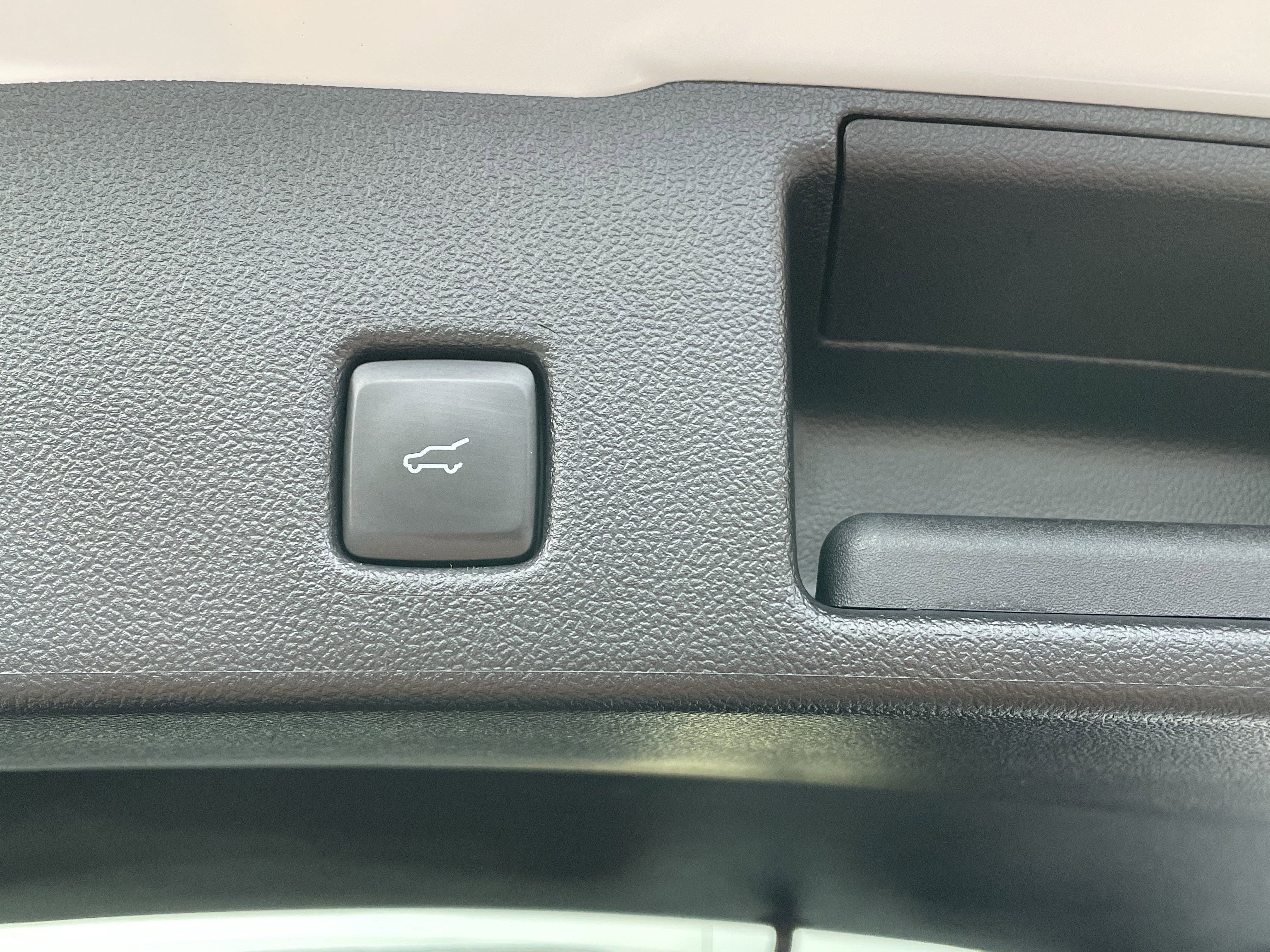 Used 2023 Ford Escape SE w/ PHEV Premium Package image 7