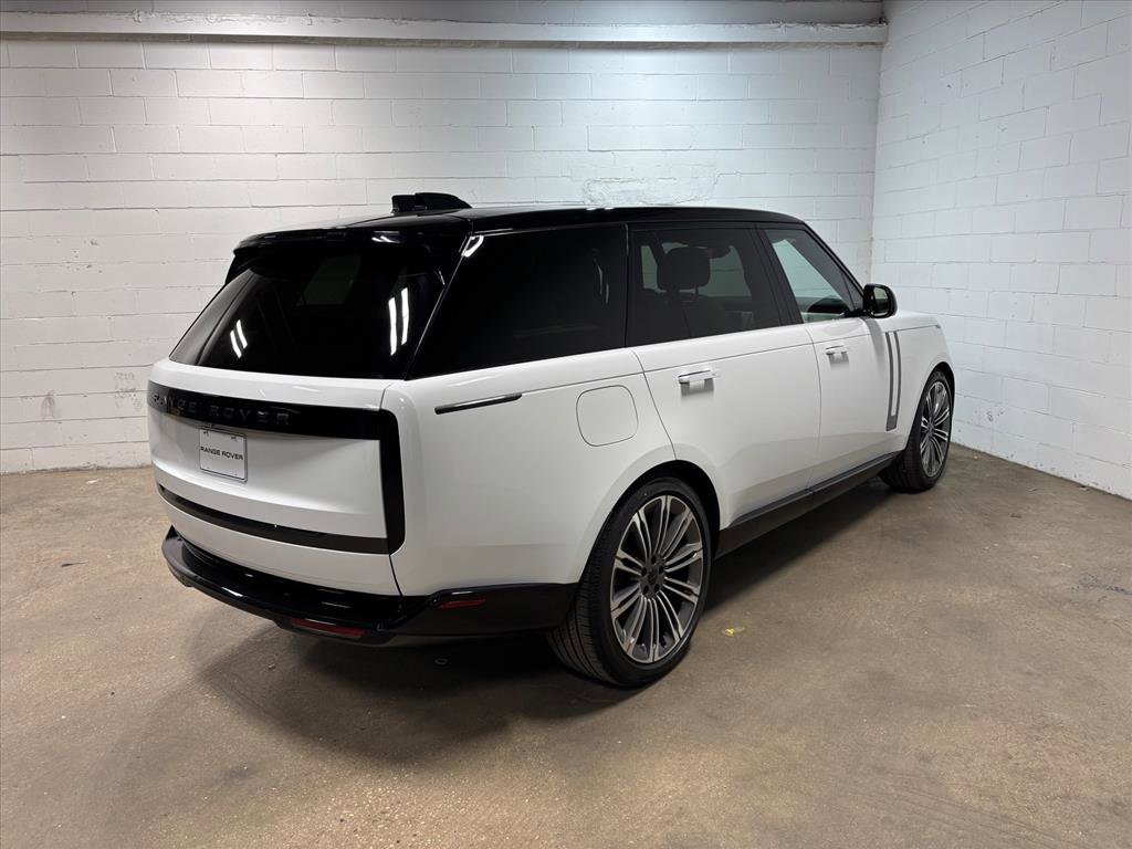 Used 2025 Land Rover Range Rover Long Wheelbase SE image 6
