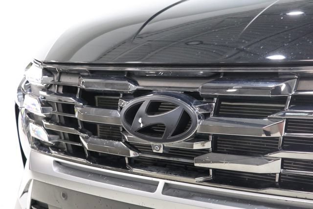 Certified 2025 Hyundai Tucson Limited AWD/4WD image 10