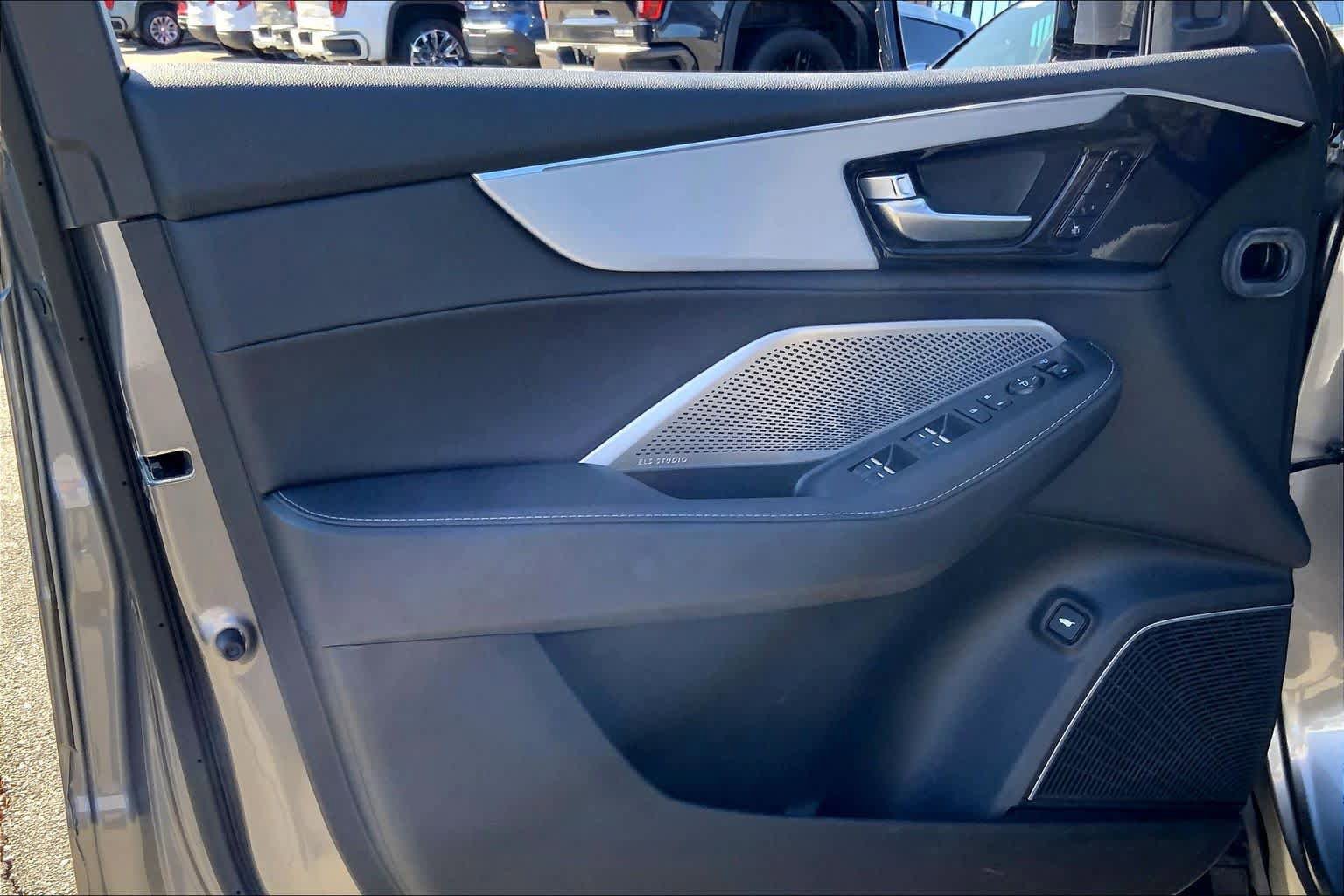 Used 2023 Acura MDX SH-AWD w/ Technology Package image 22