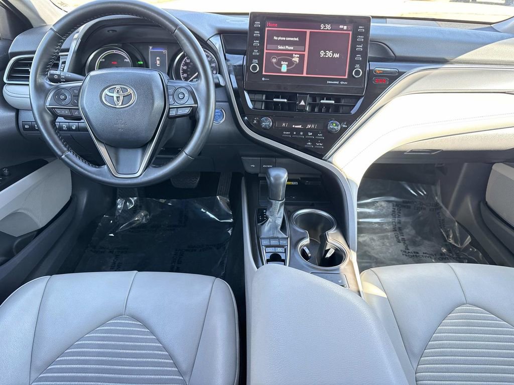 Used 2022 Toyota Camry SE w/ Cold Weather Package FWD image 3