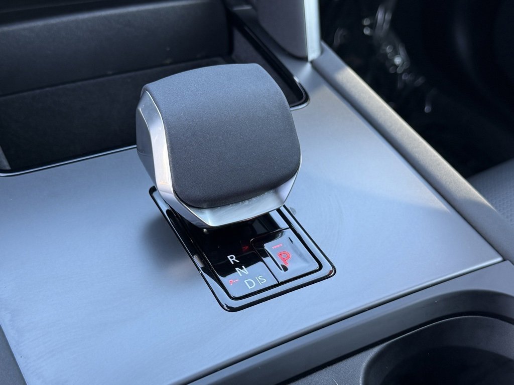 Used 2025 Land Rover Discovery Sport S image 23