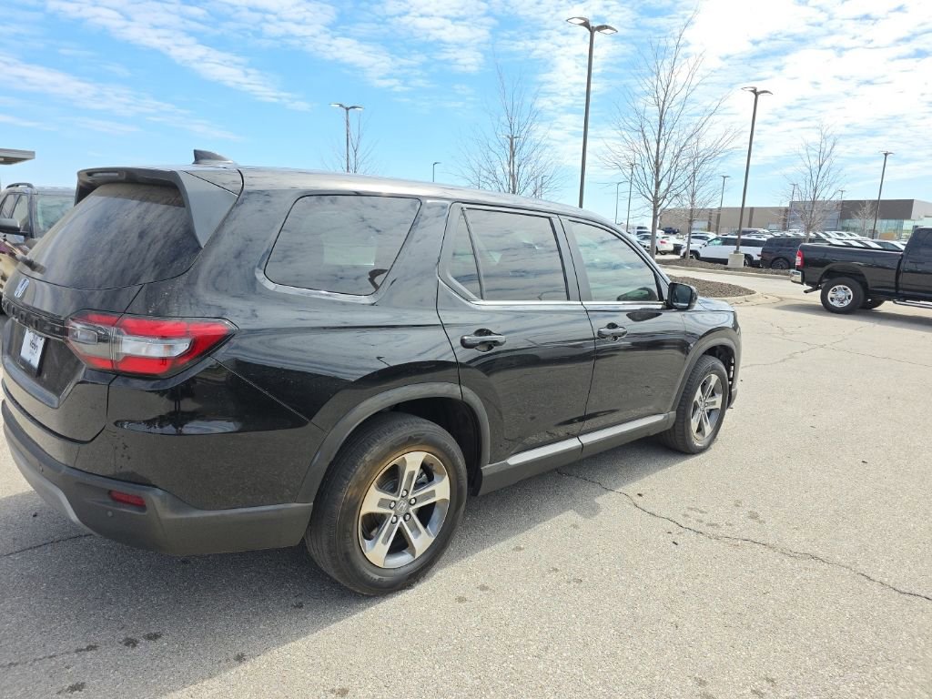 Used 2025 Honda Pilot EX-L image 5