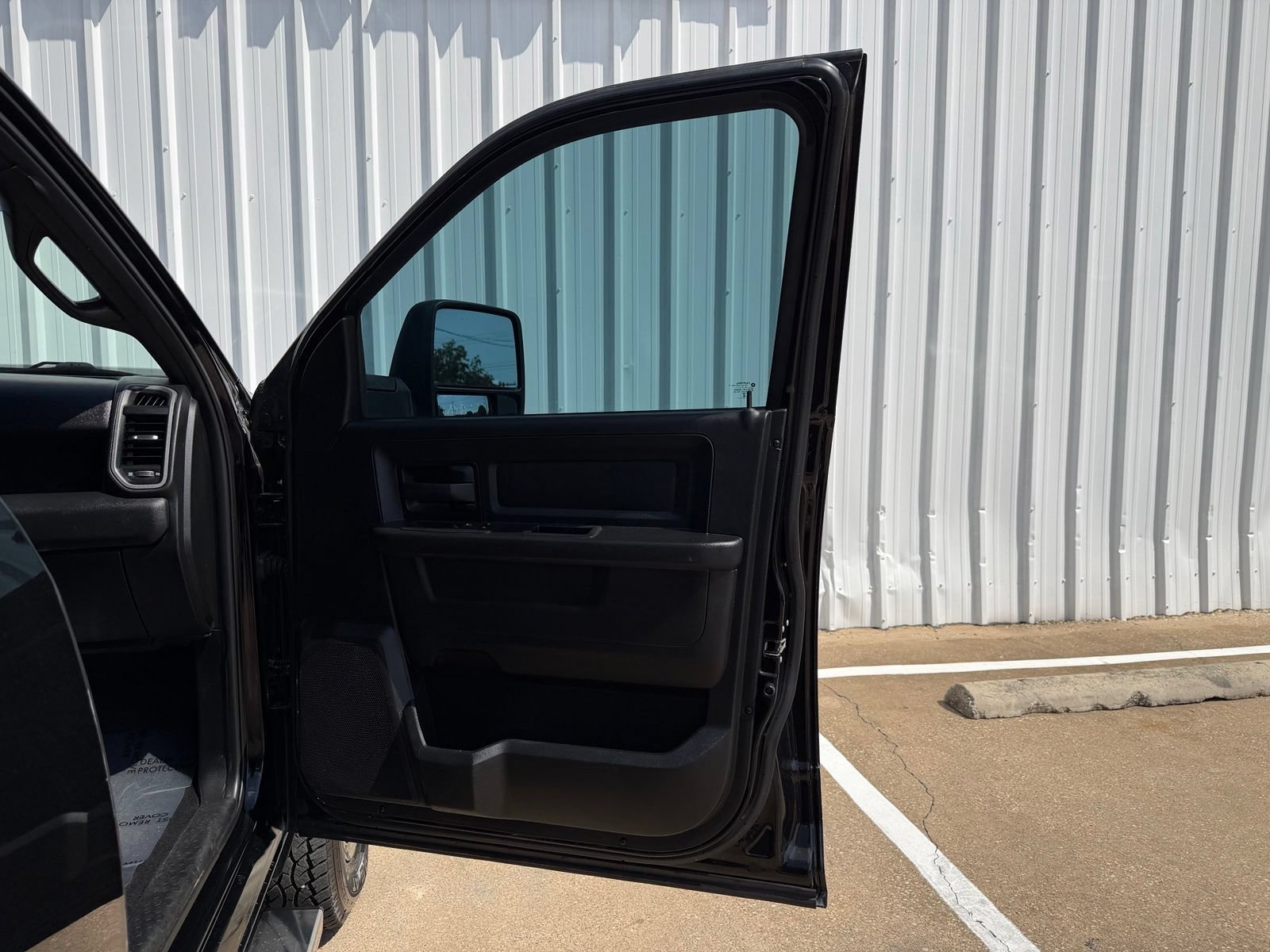 Used 2024 RAM 3500 Tradesman w/ Chrome Appearance Group AWD/4WD image 25