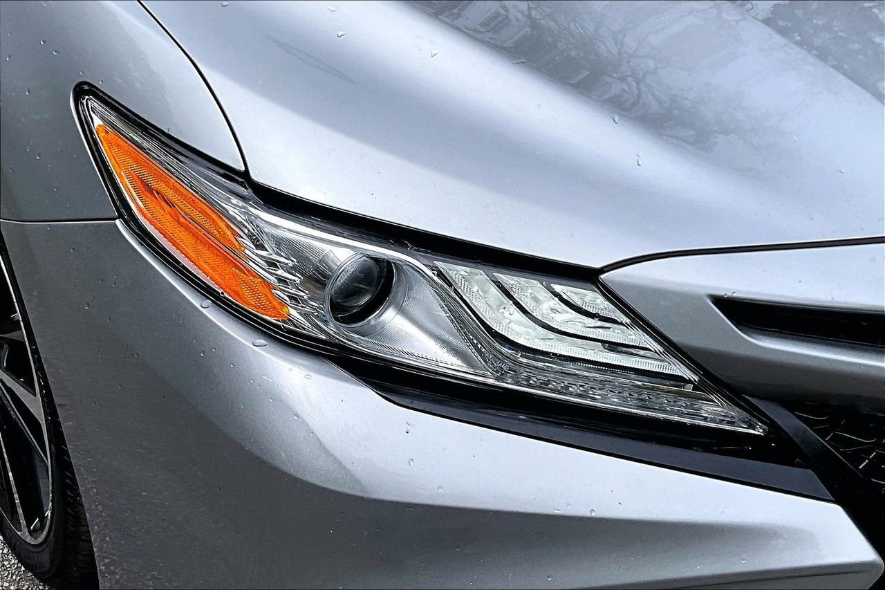 Used 2020 Toyota Camry XSE image 32