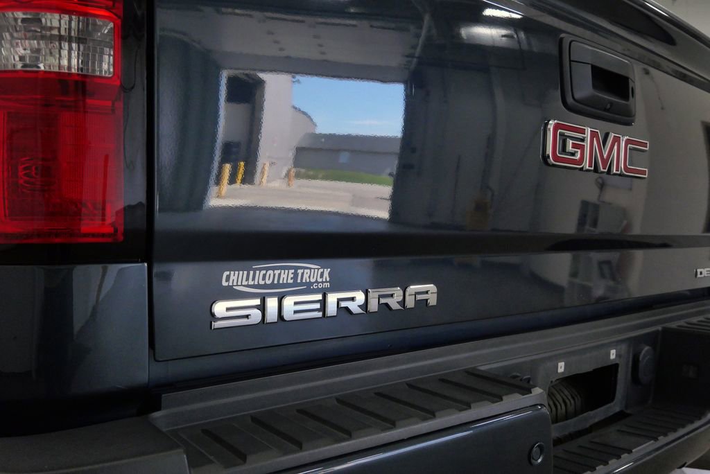 Used 2018 GMC Sierra 2500 Denali w/ Duramax Plus Package AWD/4WD image 9