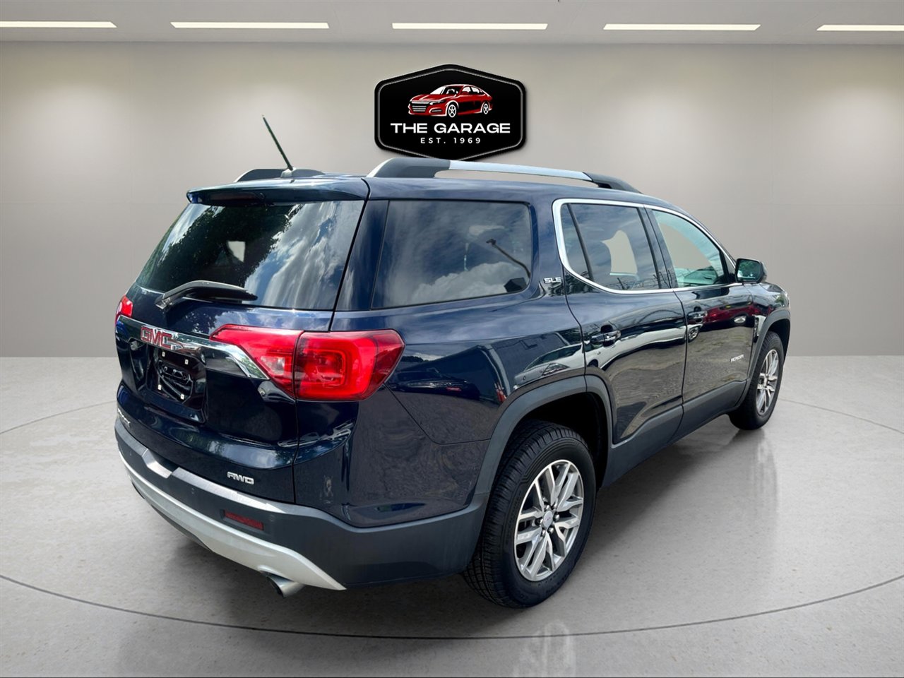 Used 2017 GMC Acadia SLE w/ Driver Alert Package I image 5
