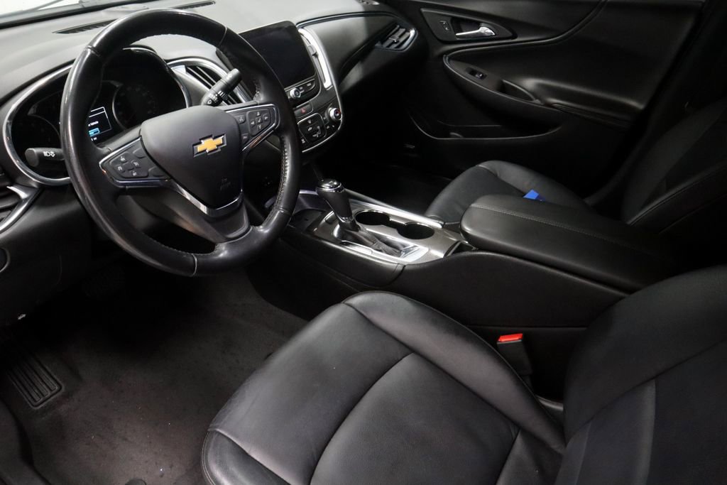 Used 2018 Chevrolet Malibu LT w/ Leather Package FWD image 22
