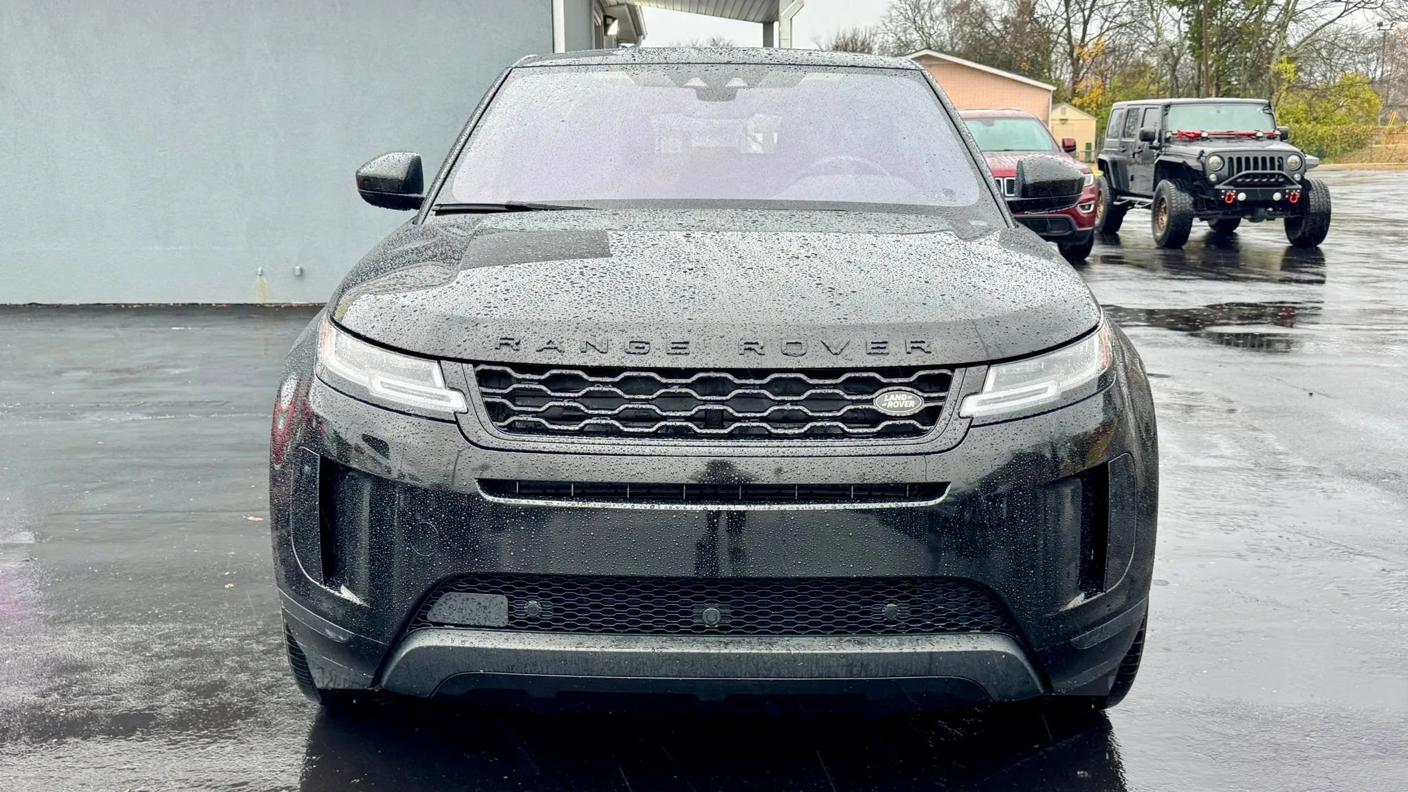 Used 2020 Land Rover Range Rover Evoque SE image 2
