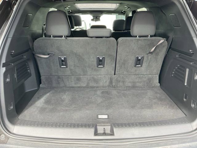Used 2025 Chevrolet Traverse LT w/ Sun and Wheel Package image 15