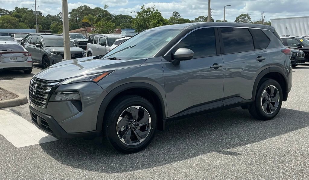 Used 2026 Nissan Rogue SV FWD image 2