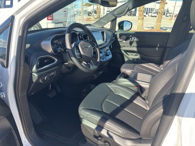 New 2026 Chrysler Pacifica Select image 18