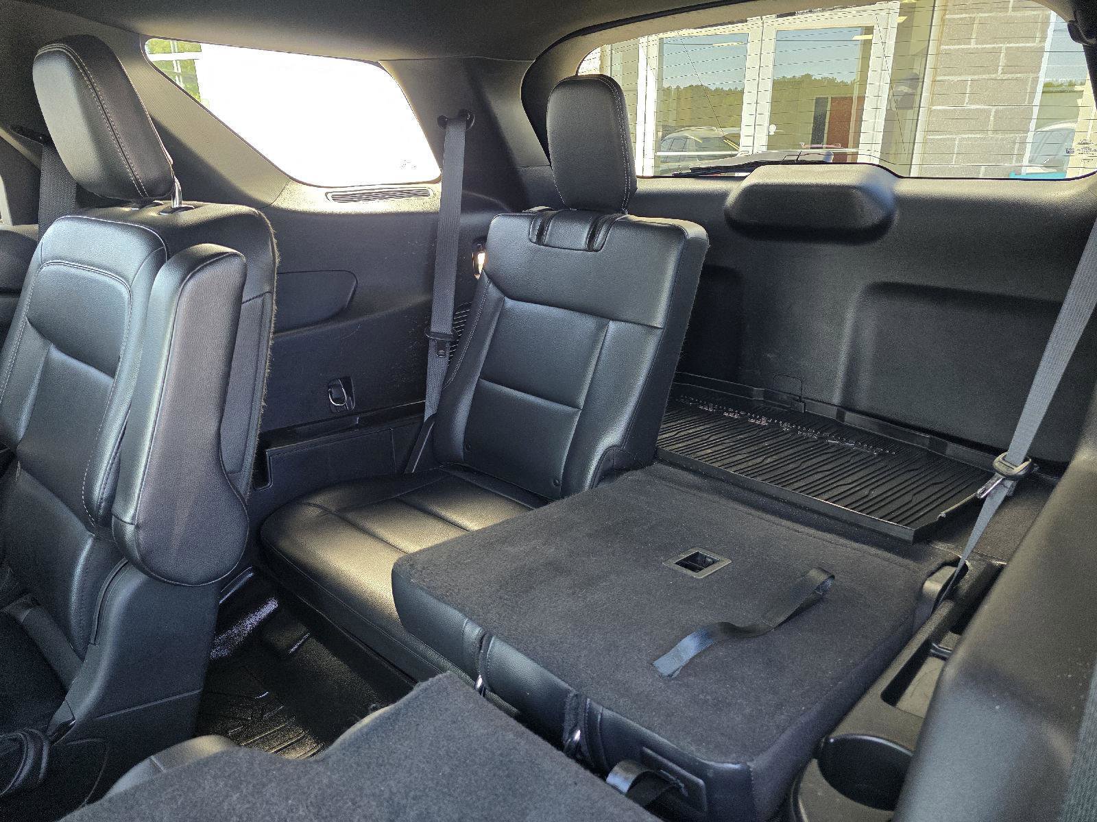 Used 2020 Ford Explorer XLT w/ Equipment Group 202A AWD/4WD image 14