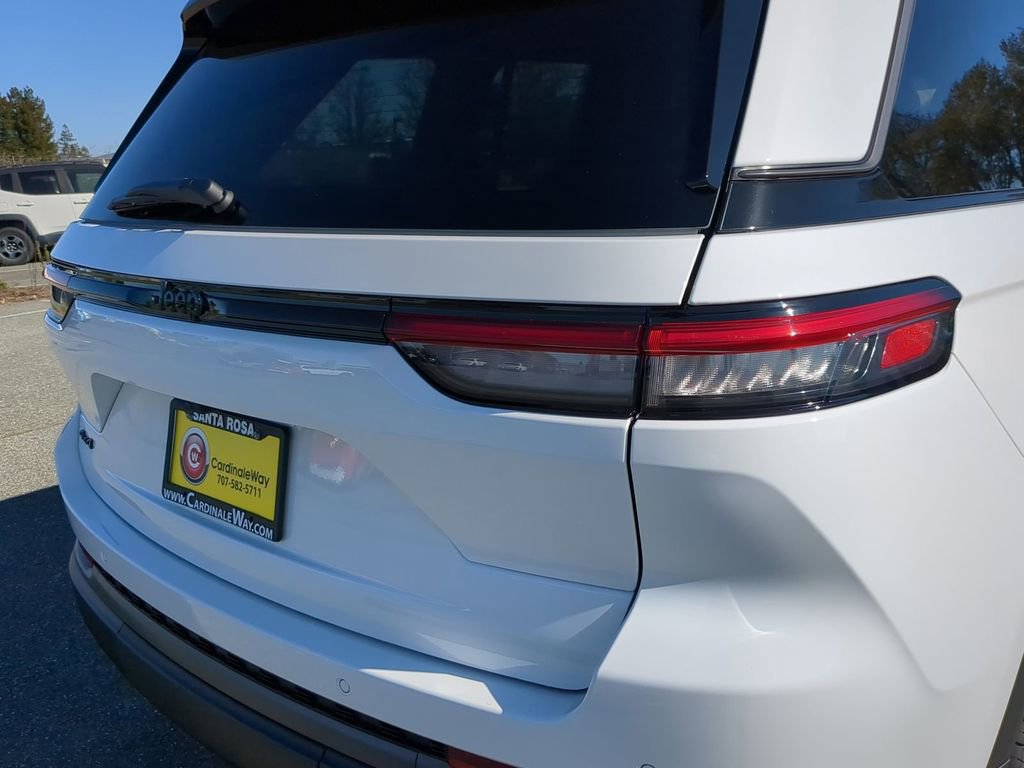 New 2026 Jeep Grand Cherokee Altitude image 23