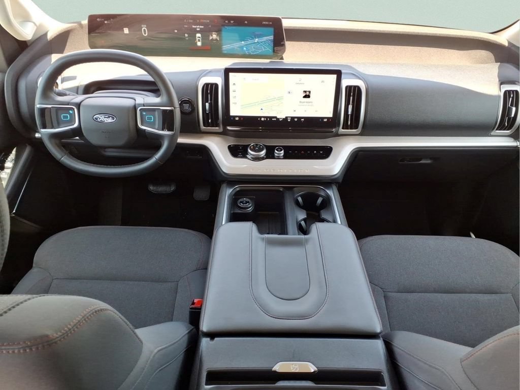Used 2025 Ford Expedition Active RWD image 15