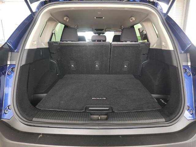 Certified 2023 Nissan Rogue SV FWD image 14