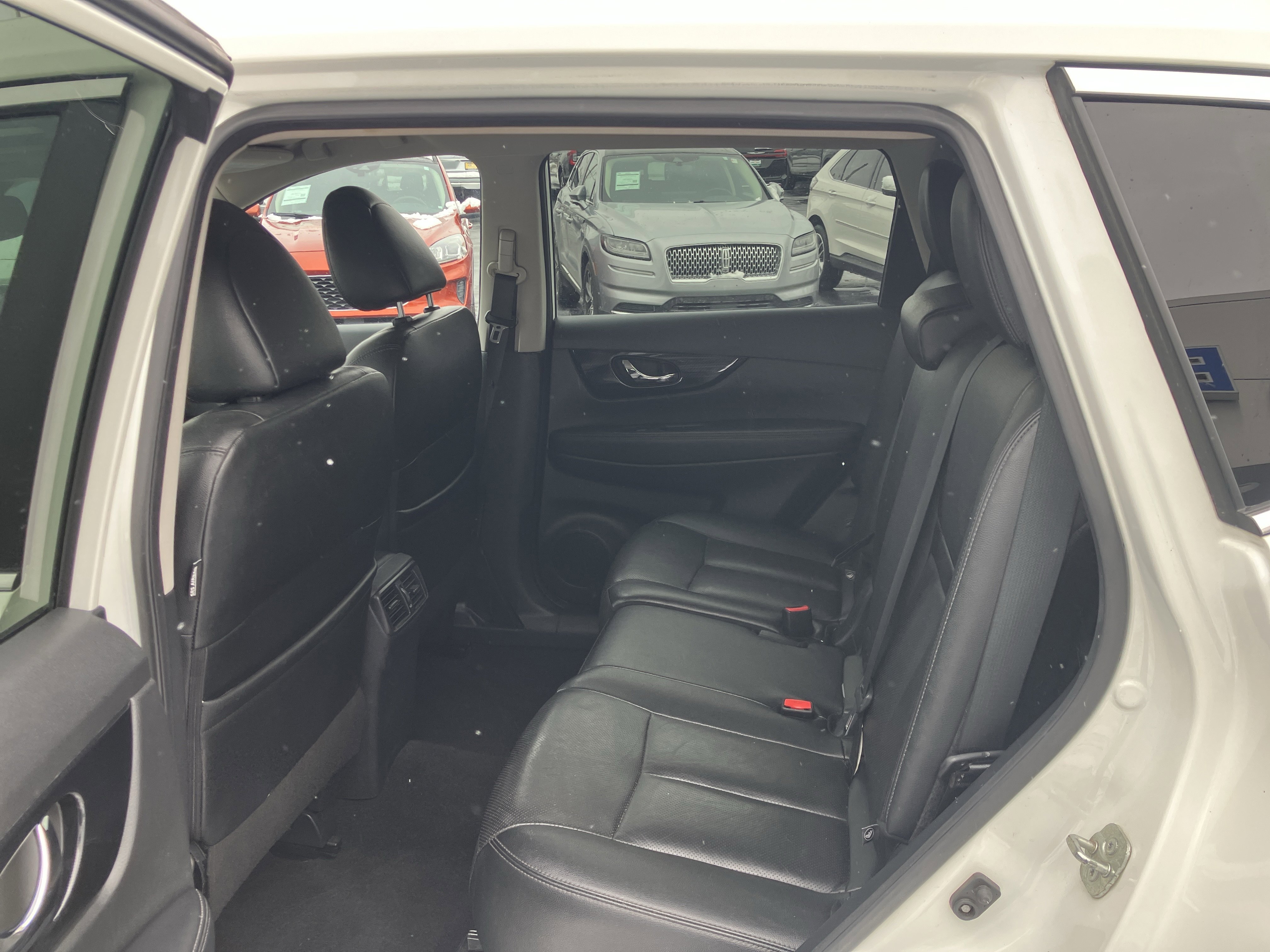 Used 2019 Nissan Rogue SL w/ Premium Package image 15