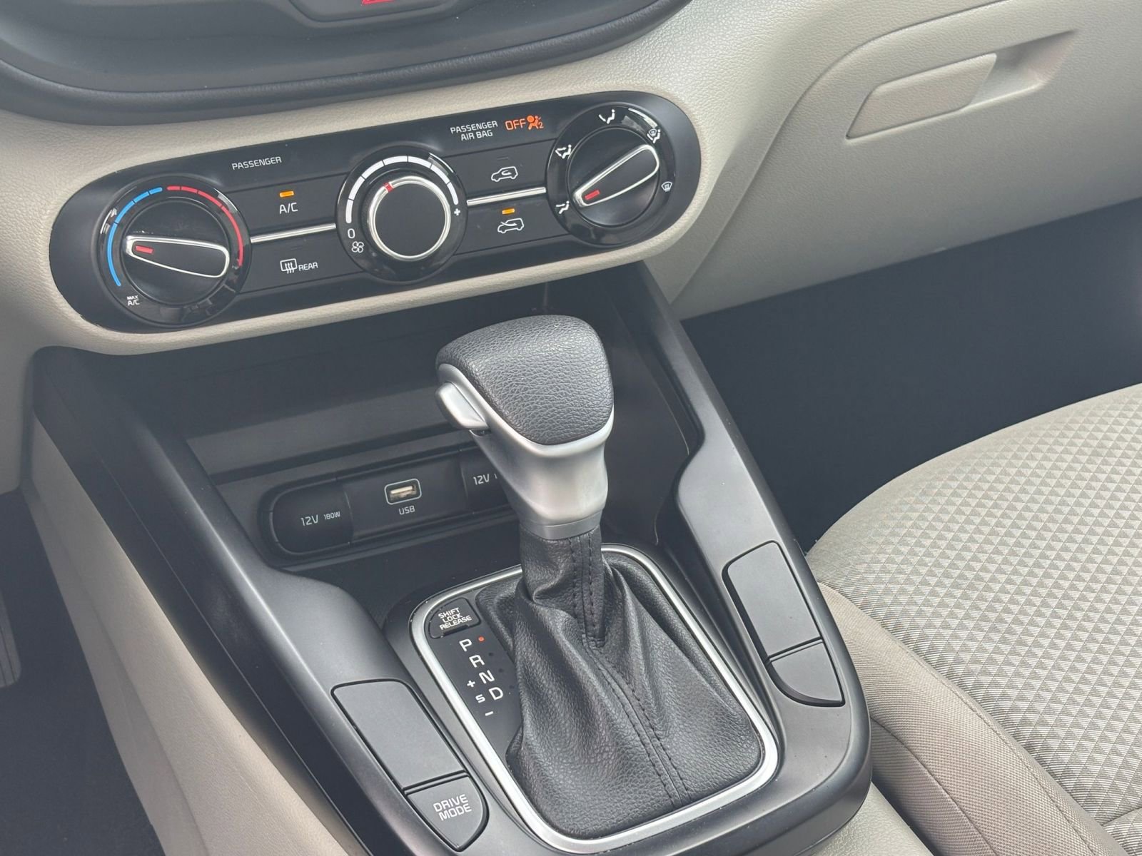 Used 2025 Kia Soul LX w/ LX Technology Package FWD image 38