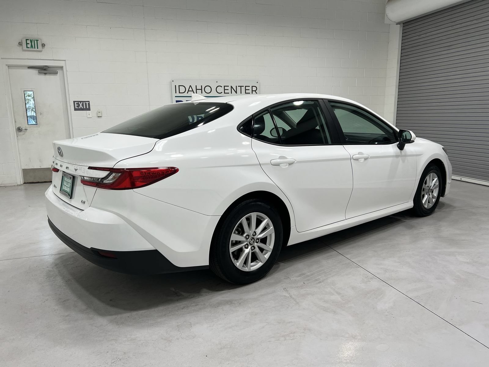 Used 2025 Toyota Camry LE FWD image 8